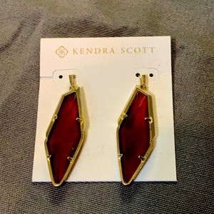 Kendra Scott Bexley earrings In Burgundy Illusion